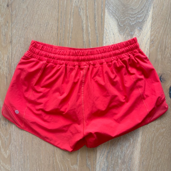 Lululemon Hotty Hot High Rise Shorts 2.5” - Picture 2 of 3